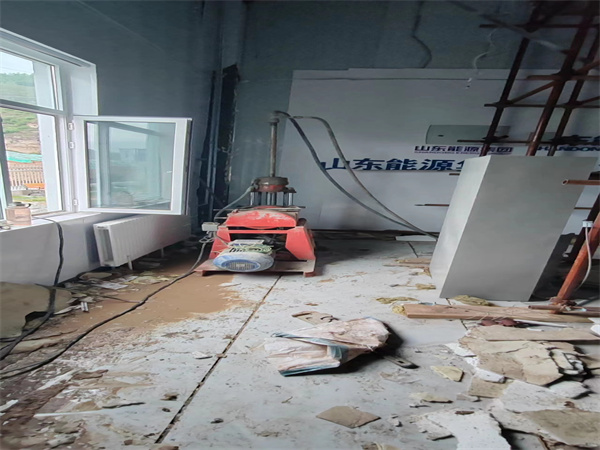 尖山地基基础下沉墙体裂缝加固注浆顶升施工