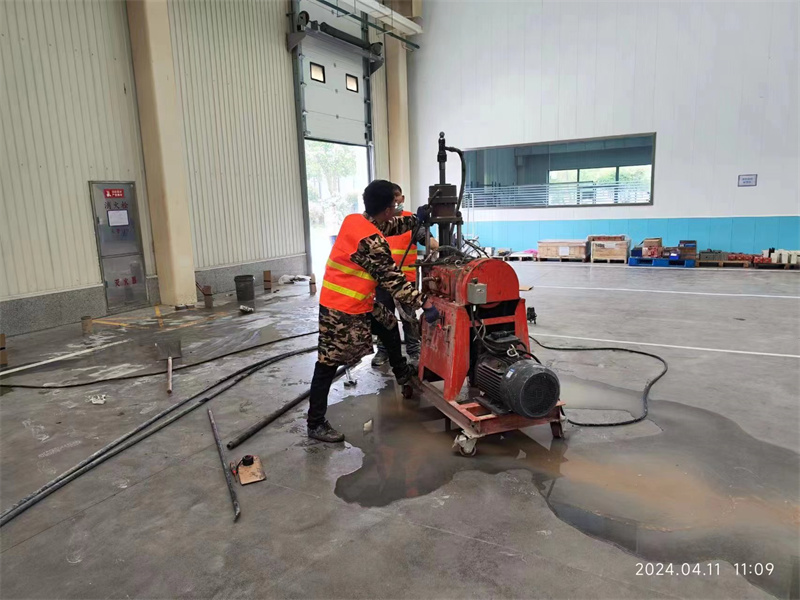 尖山厂房地面下沉塌陷注浆加固施工